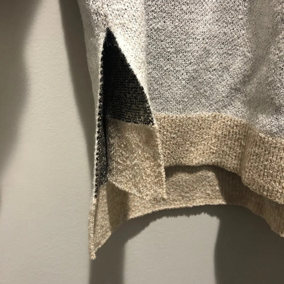 New Chico's Tiger Animal Print Face Sweater Neutral v-neck lagenlook long sleeve - Picture 6 of 12